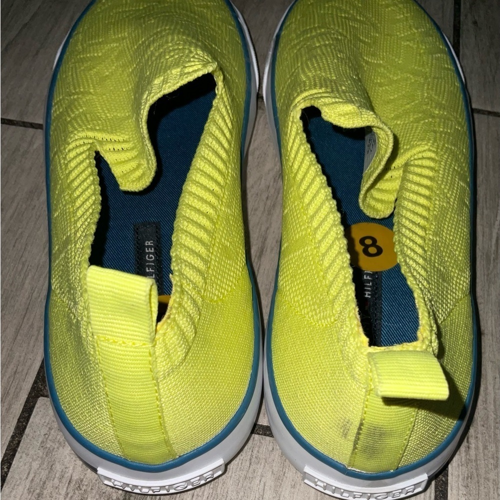Men’s NWOB Tommy Hilfiger slip on yellow shoes size 8 Slip-On Sneakers - Picture 5 of 6